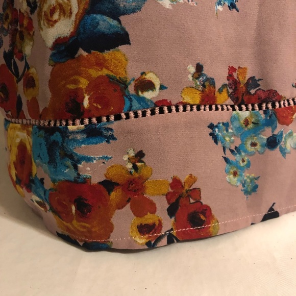 Lily White Floral Top (M) - Picture 8 of 8